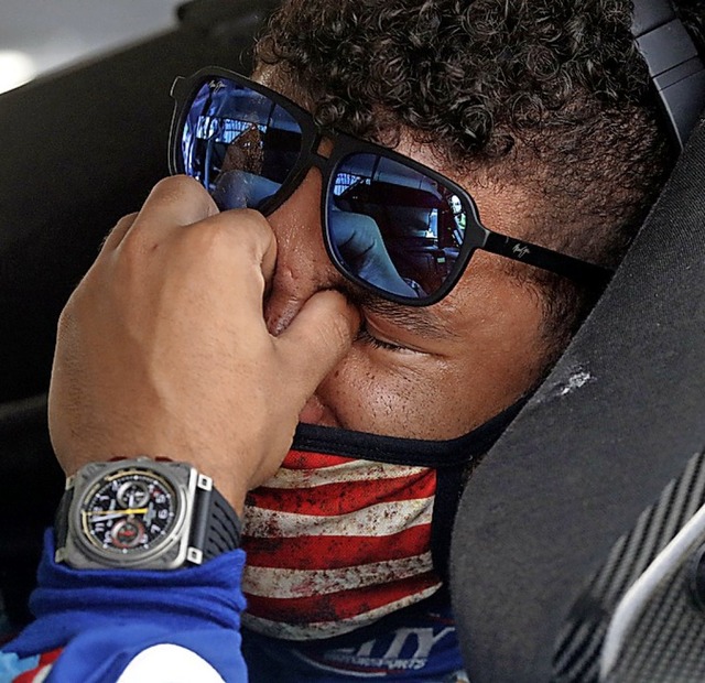 Emotional bewegt nach der Solidarittsaktion: Bubba Wallace  | Foto: John Bazemore (dpa)