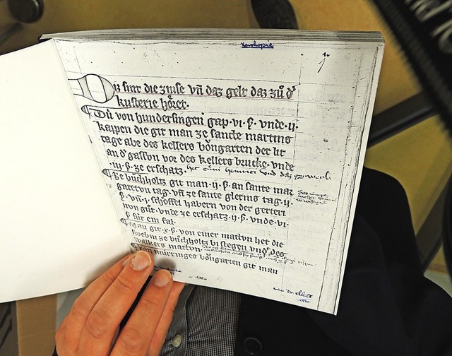Eine der Kopien der Schriftstcke: Ver...St. Margarethen aus der Zeit um 1320.   | Foto: Stadt Waldkirch