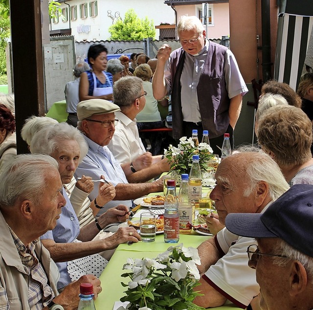 Kirchweih, verbunden mit dem Dchlefes... Festbesuchern ins Gesprch zu kommen.  | Foto: Hansjrg Bader