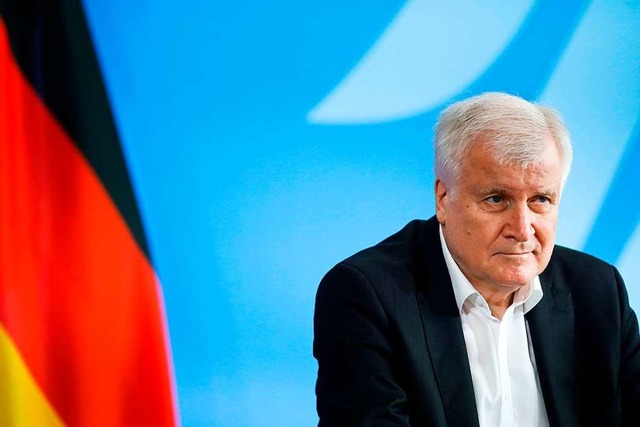 Bundesinnenminister Horst Seehofer:  &...chaft von Amts wegen zu prfen.&#8220;  | Foto: MARKUS SCHREIBER (AFP)