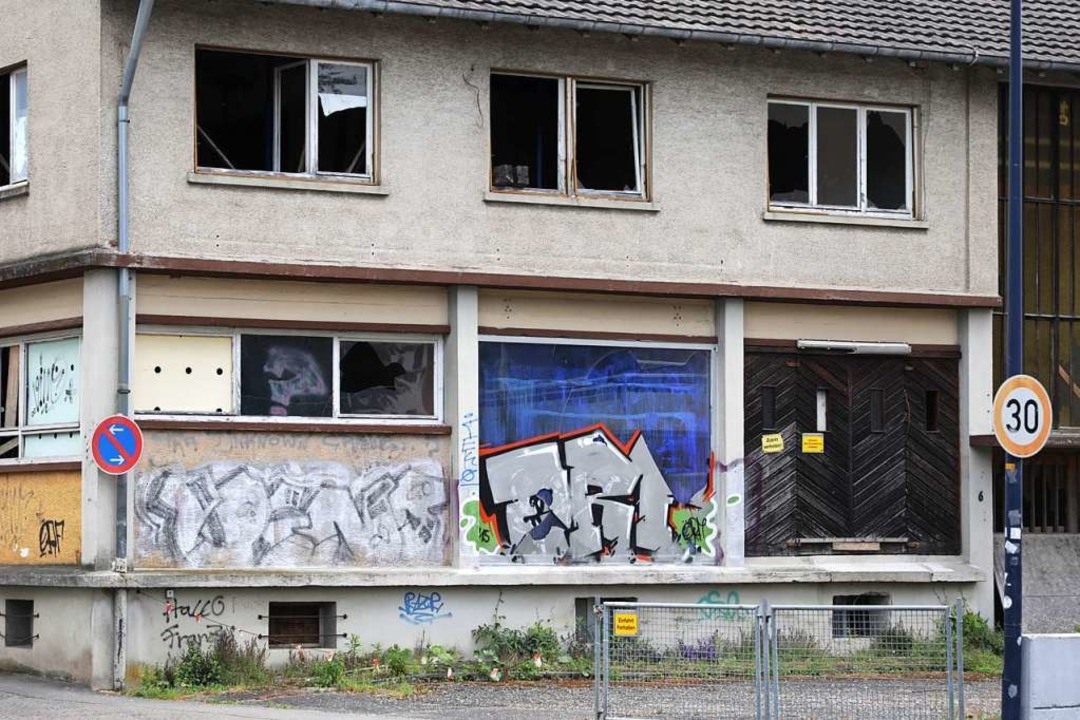 Leinwand für Graffiti: der frühere Weinschatzkeller in der Max-Planck-Straße  | Foto: Christoph Breithaupt