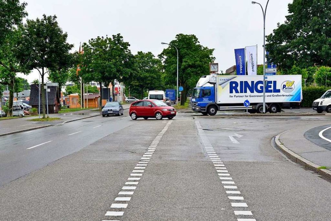 Die Freiburger Tullastraße, eine der z... wird ab August stellenweise gesperrt.  | Foto: Michael Bamberger