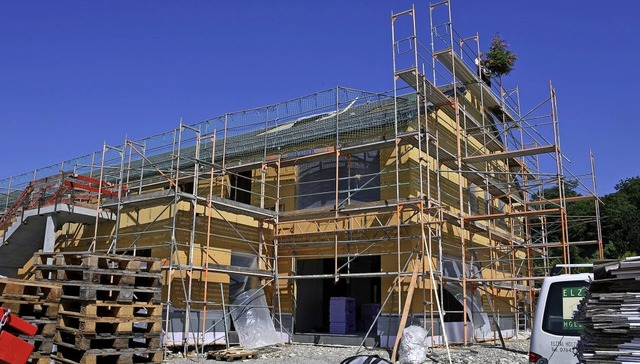 Halbzeit beim Bau der neuen Kindertage...ngen: Jetzt wurde Richtfest gefeiert.   | Foto: Volker Mnch