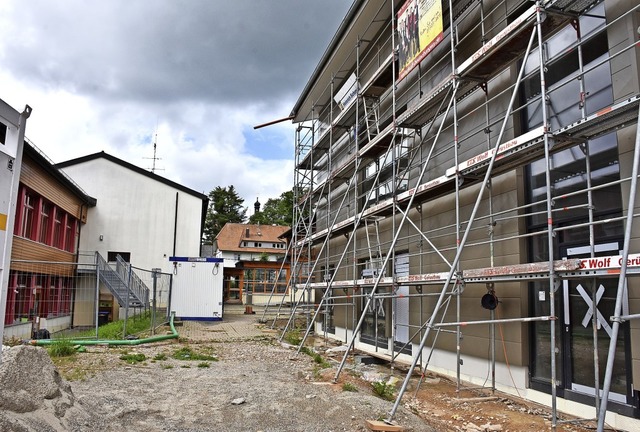 Grn gestaltet werden soll der  Streif...alle, der Schule und dem Kindergarten.  | Foto: Thomas Biniossek