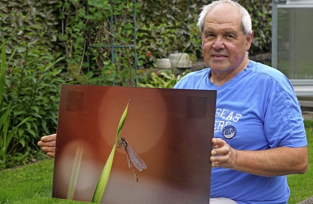 Ein Auge fr Flora und Fauna: Der pass...seiner kunstvollen Libellen-Aufnahmen.  | Foto: Roswitha Frey