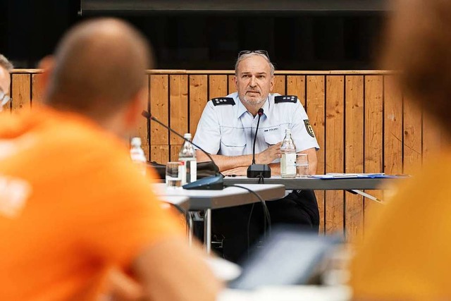 Freddy Klein, Leiter des Polizeiposten...inalstatistik fr 2019 ffentlich vor.  | Foto: Martin Wendel