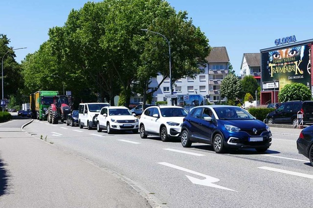 Blechlawine auf der B34 bei Bad Sckin...ohnerzahl jedoch nicht besonders hoch.  | Foto: Stefan Ammann