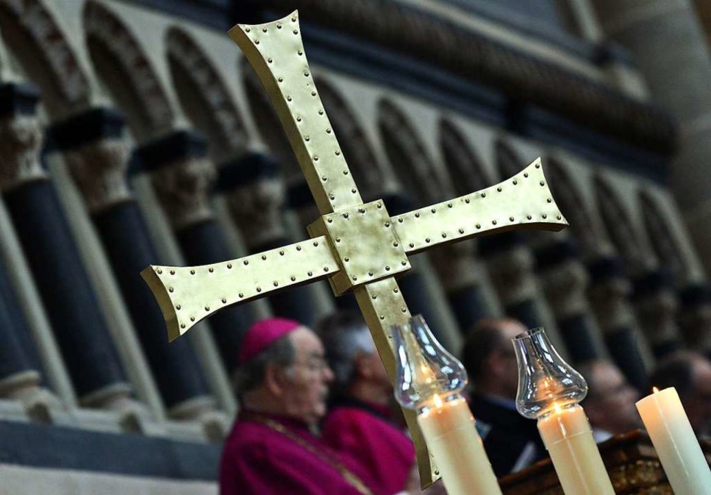 Die beiden groen christlichen Kirchen...itglieder verloren als ein Jahr zuvor.  | Foto: Harald Tittel (dpa)