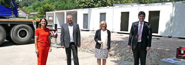 Vor den Containern auf dem Campusgeln...ine Hartmann-Mller und Martin Kistler  | Foto: Axel Kremp