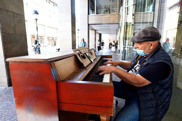 Straenmusiker  Pianomann Alex knnen ... knftig wohl lnger aufgebaut lassen.  | Foto: Thomas Kunz