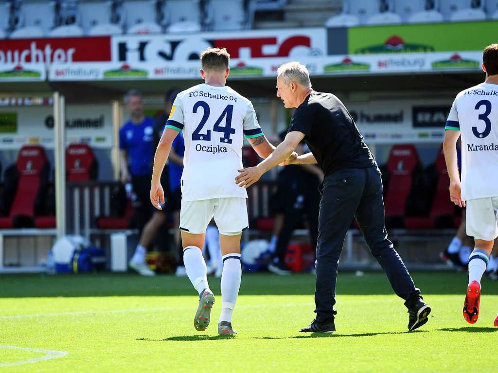 So ausgelassen bejubeln die Freiburger ihre Tore gegen Schalke 04.