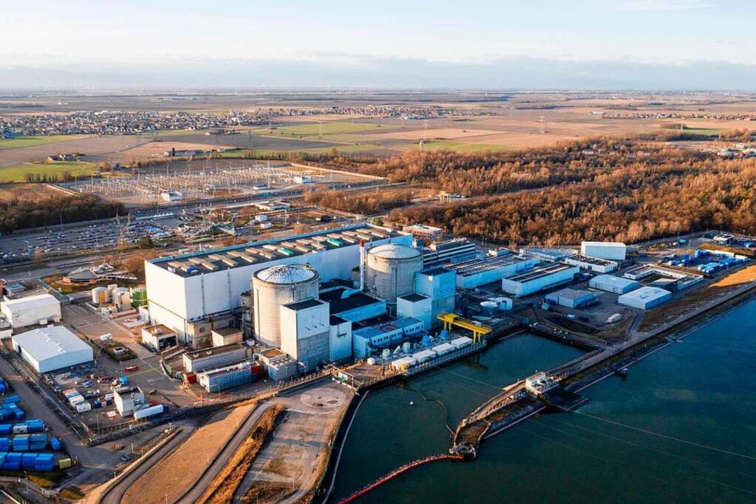 Atomgegner sehnen den Tag herbei: Komm...senheim ab. Der Rckbau kann beginnen.  | Foto: SEBASTIEN BOZON (AFP)