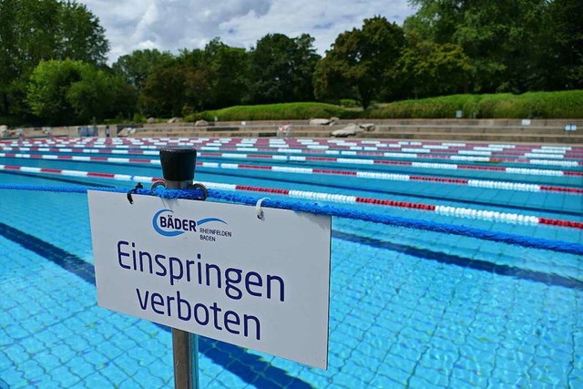 Das Freibad war am Sonntag erst einmal geschlossen.  | Foto: Elena Borchers