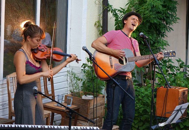 Mit einem stimmungsvollen Freiluft-Kon...tursommer auf dem Rosenhof in Schwand.  | Foto: Roswitha Frey