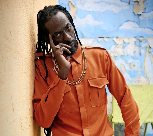 Biedert sich musikalisch der ganzen Welt an: Buju Banton  | Foto: Universal Music