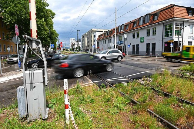 Bahnbergnge sind fr Autofahrer hufig ein rgernis in Lrrach.  | Foto: Jonas Hirt