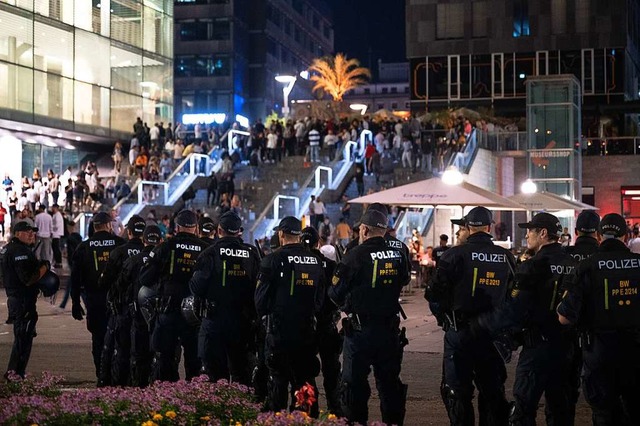 Aggressionen im Keim zu ersticken, war das Ziel der Polizei.  | Foto: Sebastian Gollnow (dpa)