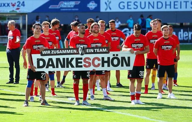Ende gut, (wieder mal) alles gut: die ...isonabschluss gegen den FC Schalke 04.  | Foto: RALPH ORLOWSKI (AFP)