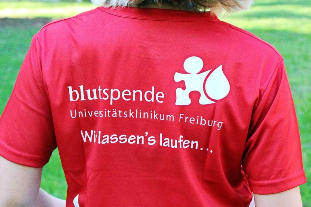 Das Laufshirt mit der Unterschrift: &#8222;Wir lassen&#8217;s laufen&#8220;.  | Foto: Universitätsklinikum Freiburg