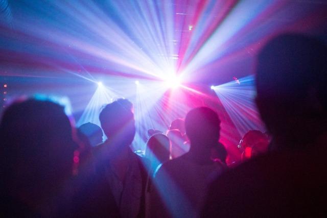 Polizei beendet Feier mit 80 Menschen in einer Breisacher Diskothek