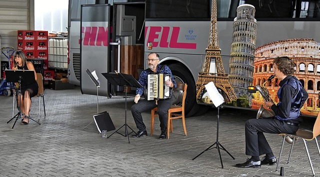 So brav aufgereiht saen Christine Ral...r kurz bei ihrem Konzert in Kenzingen.  | Foto: Benedikt Sommer