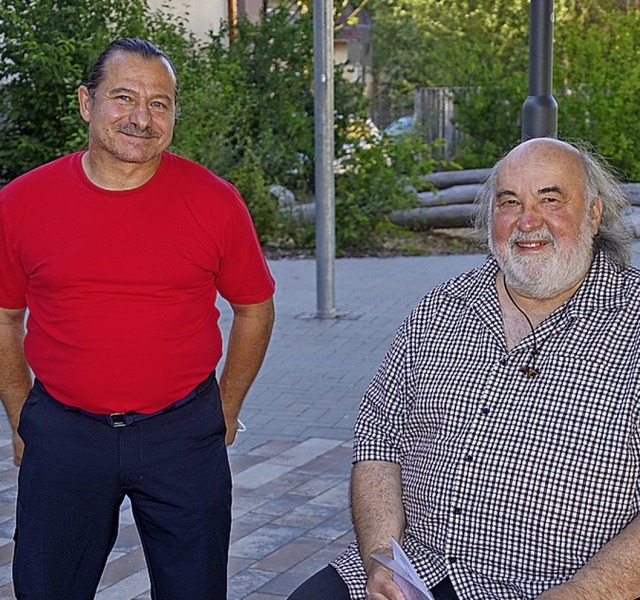 Franz Ehrhardt (l.) zieht sich nach 16...zurck, Bruno Strobel (r.) rckt nach.  | Foto: Ilona Huege