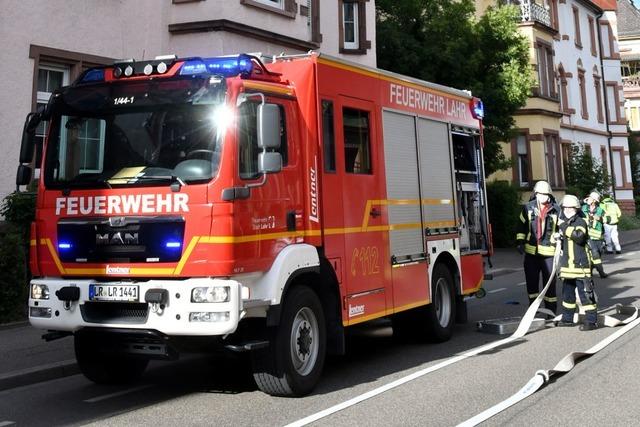 Feuerwehr lscht Wohnungsbrand in der Lotzbeckstrae