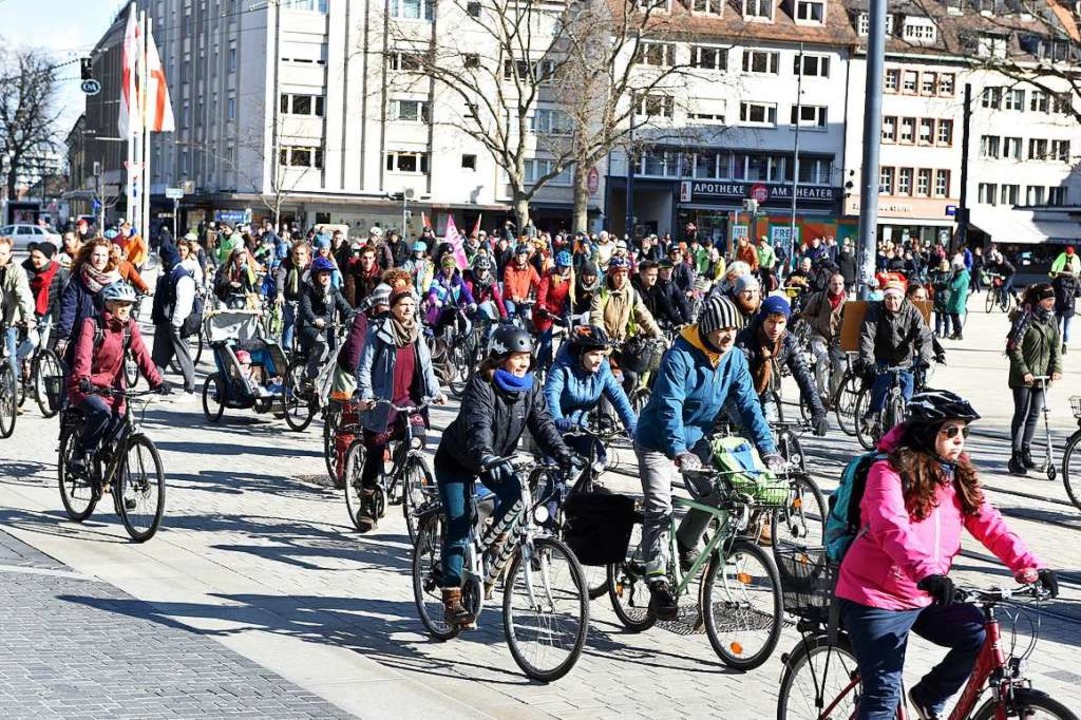 Symbolbild: Fahrraddemo von Fridays For Future im Februar 2020.  | Foto: Rita Eggstein
