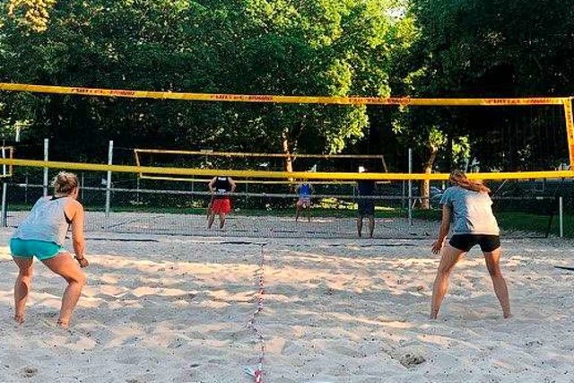 Das Volleyball-Training der USC-Damen ...r statt- aber unter strengen Auflagen.  | Foto: Jennifer Reyes