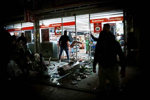 Die Ermittlungsgruppe zur Stuttgarter ...ht zhlt mittlerweile  117 Polizisten.  | Foto: Julian Rettig (dpa)