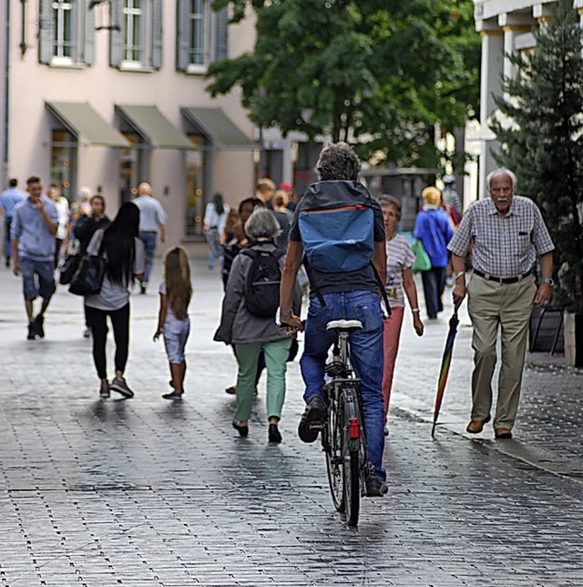 Radfahren in der Fugngerzone erfordert Rcksicht.   | Foto: Thomas Loisl Mink