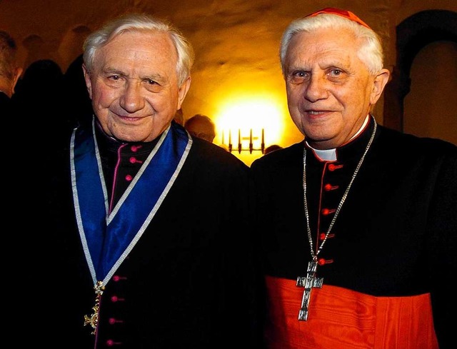 Archivbild aus dem Jahr 2004:  Der fr...nger, dem spteren Papst Benedikt XVI.  | Foto: Armin Weigel (dpa)
