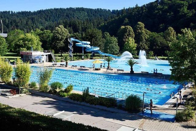 Strandbad-Erffnung in Freiburg startet mit Abstand und guter Stimmung