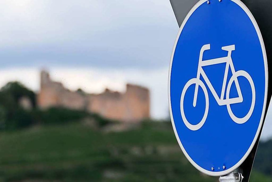 Die Burg im Blick: Um die Radwege rund um Staufen ist es gar nicht so schlecht bestellt. (Foto: Hans-Peter Müller) Die Burg im Blick: Um die Radwege rund um Staufen ist es gar nicht so schlecht bestellt. (Foto: Hans-Peter Müller)