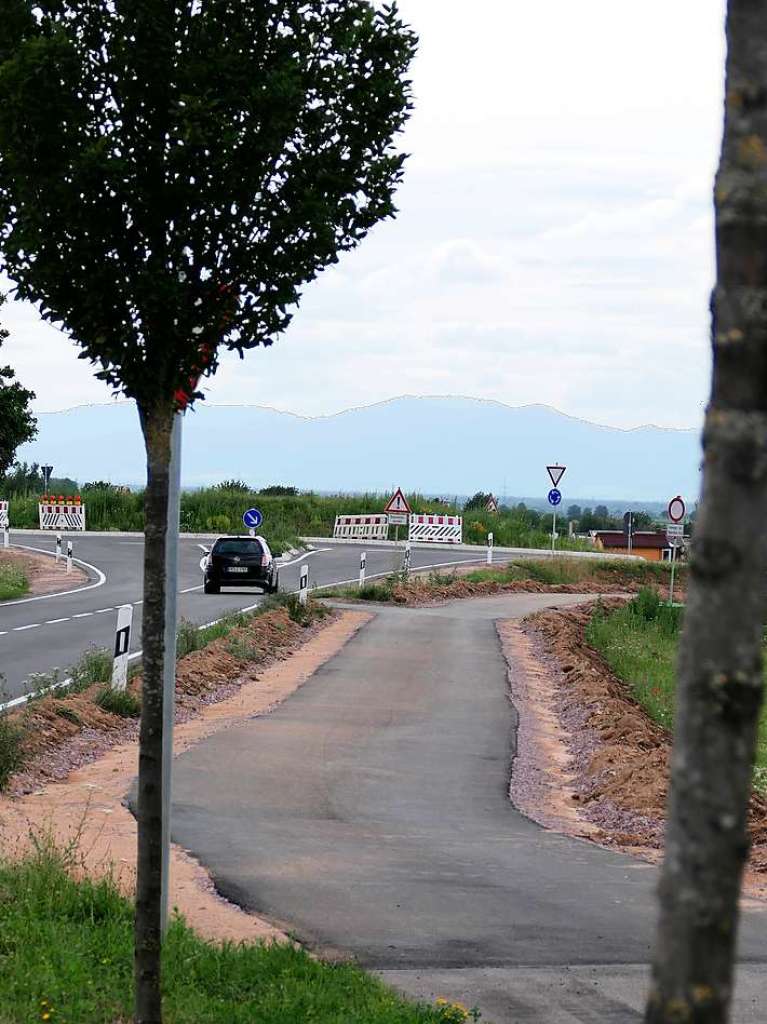 Zum Wettelbrunner Kreisel hin ist ein neues Stck Radweg bereits befahrbar.