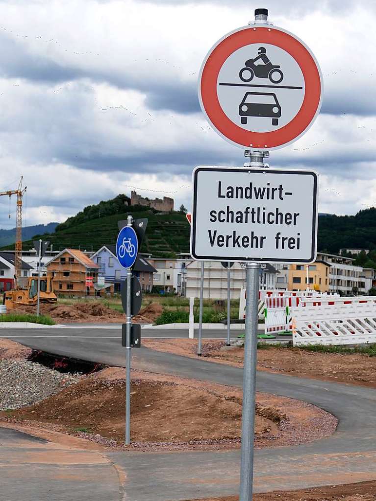 Neue Radwege-Zufahrt zu den Kleingrten und links ab ein weiteres Stck neuer Radweg, der an bestehende Wirtschaftswege anknpft.