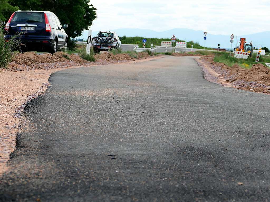 Zum Kreisel Wettelbrunner Strae  hin ist ein neues Stck Radweg bereits befahrbar.