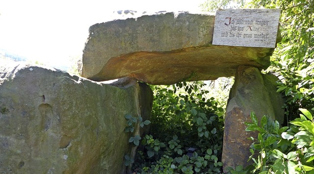 Die Sandsteine erinnern heute in der A...erstorbene Bewohner des Pflegeheimes.   | Foto: Ekkehard Klem