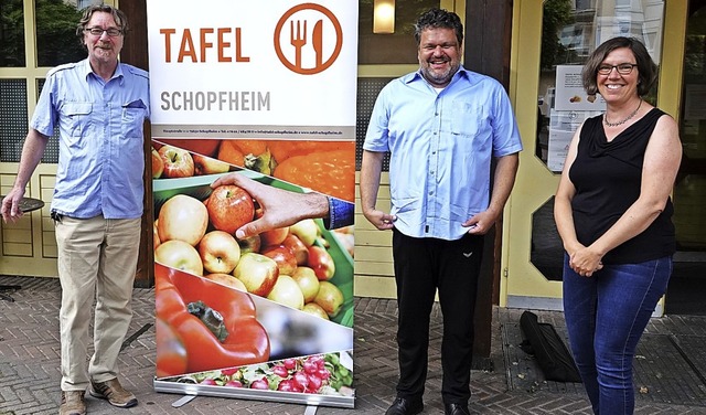 Spendenbergabe: Tafelladen-Chef Bernt...chaften AG) und Karin Racke (Diakonie)  | Foto: Hans-Jrgen Hege