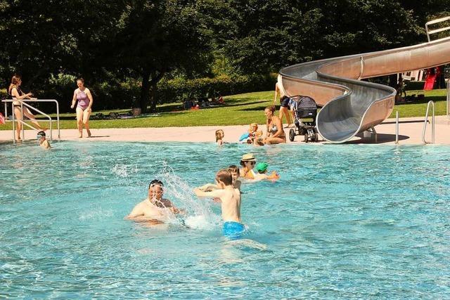 Btzinger Freibad erffnet mit viel Platz am Mittwoch