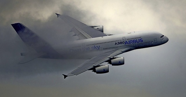 Die Luftfahrt steckt in einer Krise &#...A 380 war vorher schon ein Ladenhter.  | Foto: ERIC FEFERBERG (AFP)