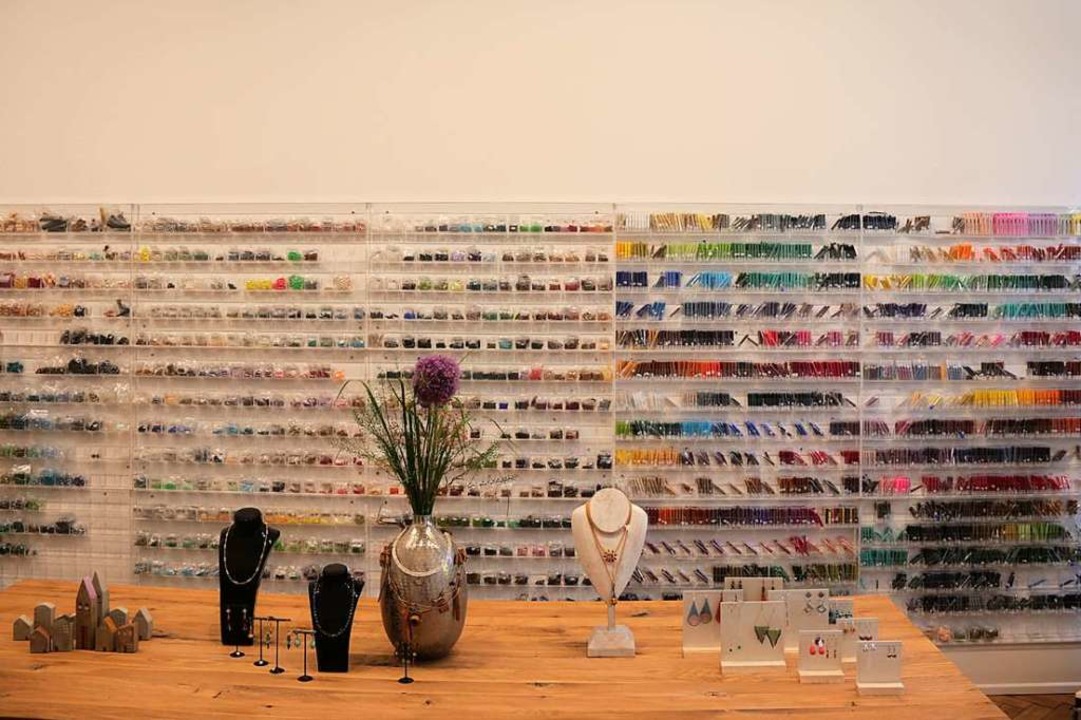 Die bunte Wand im Perlenzimmer.  | Foto: Angelina Klee