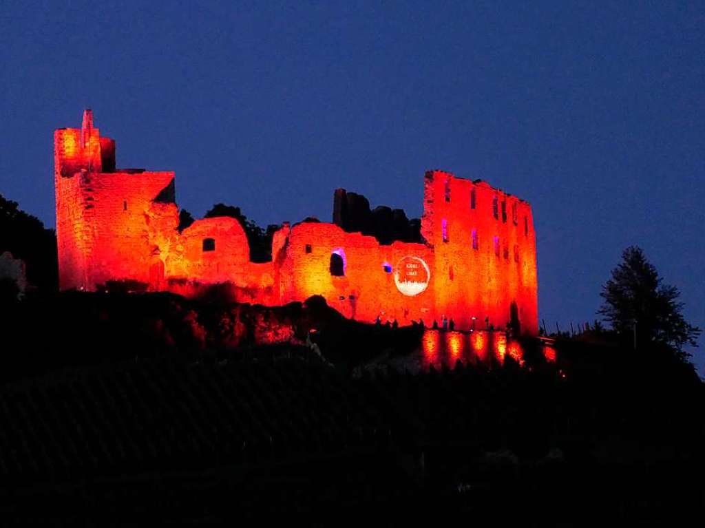 Dieser Tage rot angestrahlt bei der Aktion der Veranstaltungsindustrie zu den Corona-Folgen: Staufener Burg