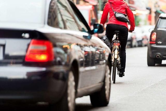 Beinaheunfall in Simonswald: Fahrradfahrer zu dicht berholt