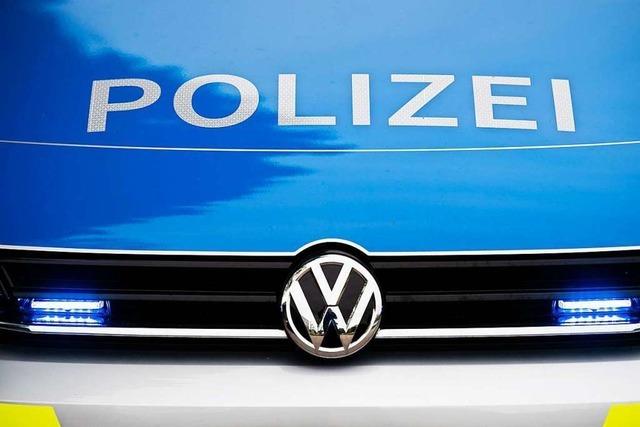 Auto streift in Mllheim Frau mit Kinderwagen und flchtet