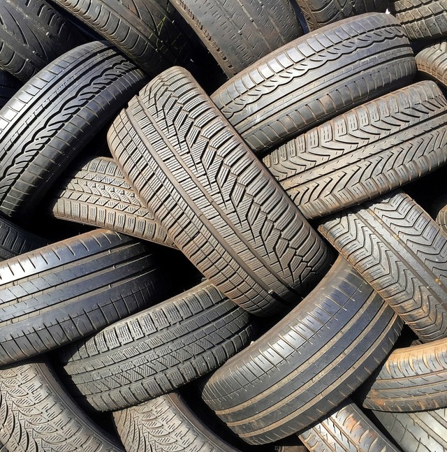 Der Reifenklau aus einem Wehrer Reifen...re alten Angeklagten teuer zu stehen.   | Foto: Boris Roessler