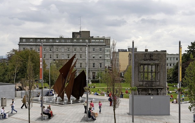 Galway (Irland):  der Eyre Square im Herzen der Stadt  | Foto: Derek Cullen (dpa)