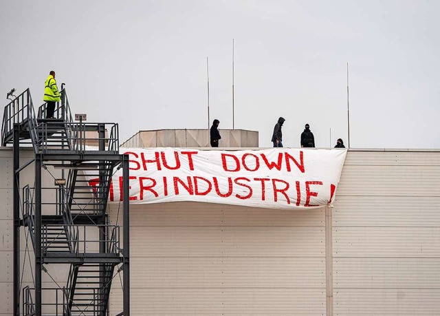 Protestaktion bei Tnnies in Rheda-Wiedenbrck  | Foto: Guido Kirchner (dpa)