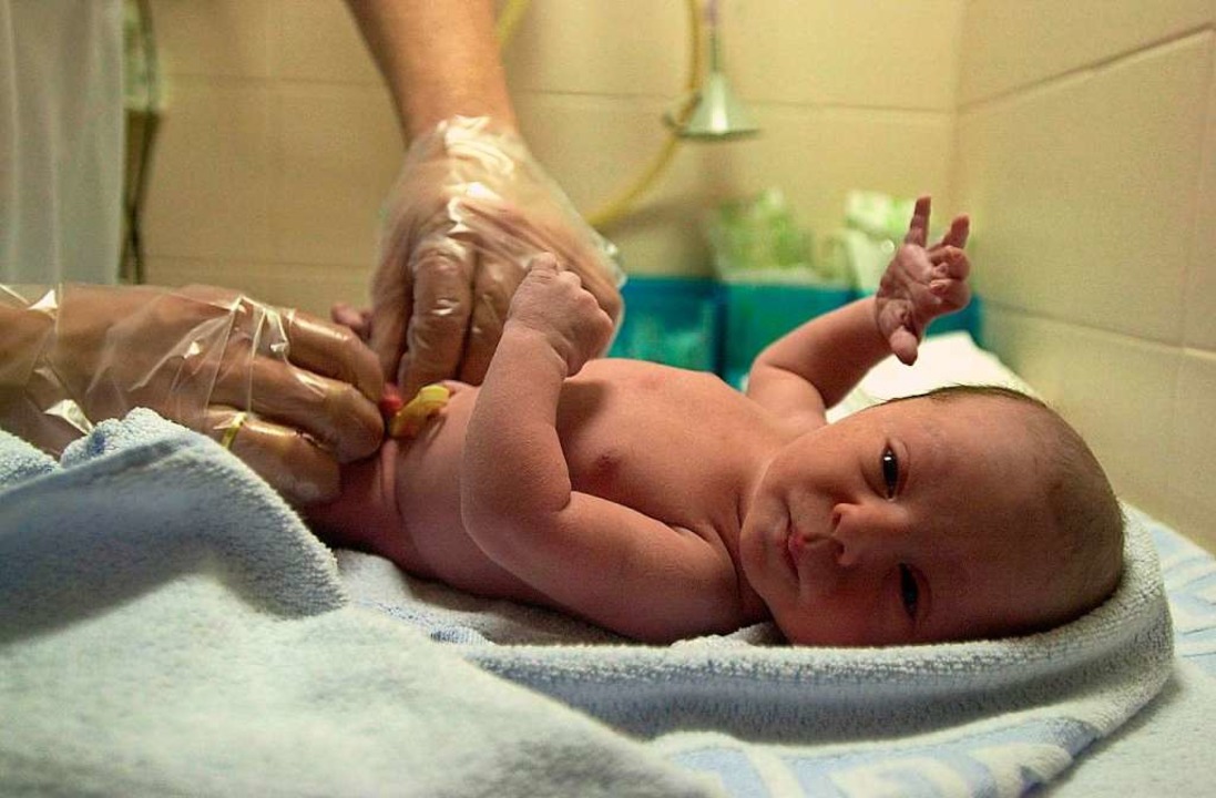 Per Kaiserschnitt geboren: Wie hoch de...tsatz dieser  Geburten ist,  variiert.  | Foto: Michael Bamberger