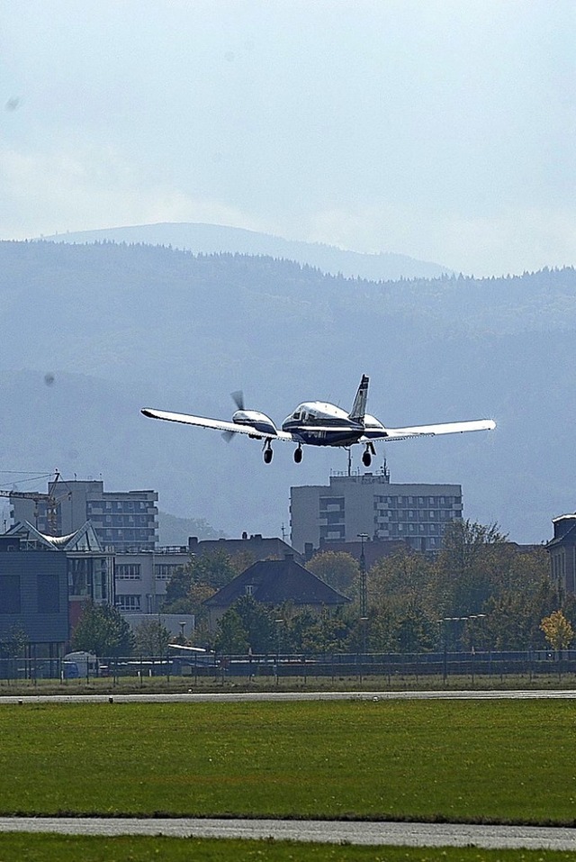 Die kleinen Sportflieger, die in den v...ften,  vermisste ein Leser gar nicht.   | Foto: Ingo Schneider